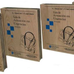Bonito detalle para los ponentes de una charla grabado en madera