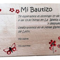 Souvenir para una celebración grabado en madera