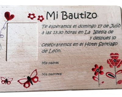 Souvenir para una celebración grabado en madera
