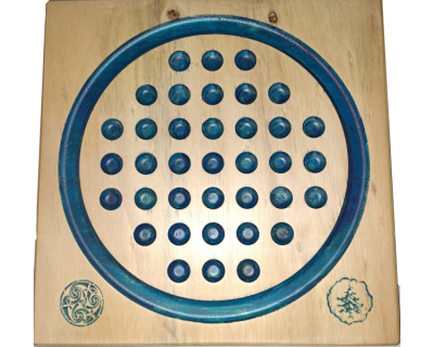 Juego celta grabado en madera