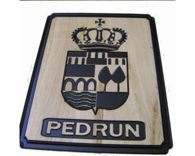 Escudo «Pedrún» grabado en madera